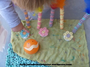 25 Fruit Loop Activities from Suzy Homeschooler, Dr Seuss small world play (3)